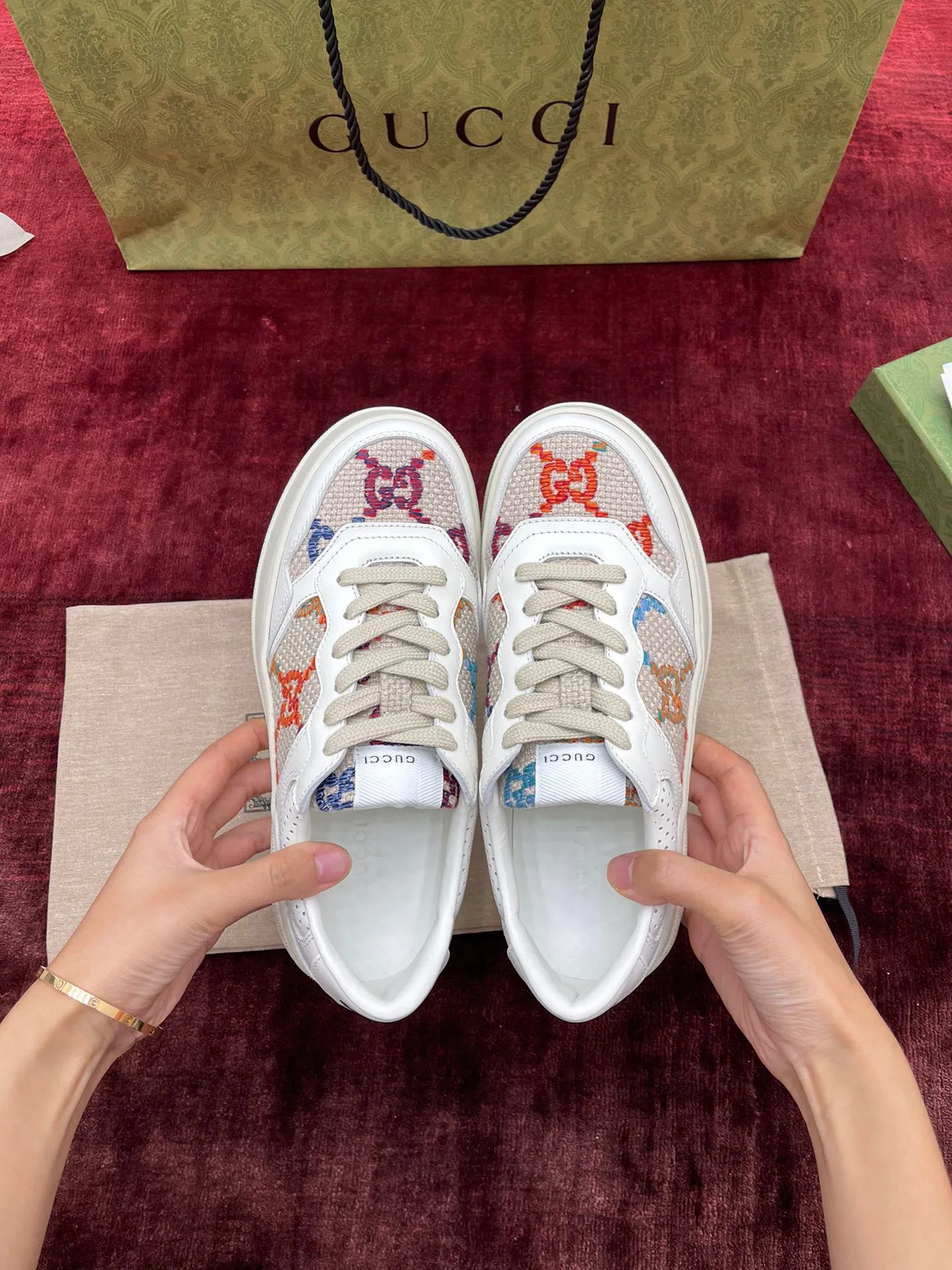 👟👟Ex-factory price 480👟👟 Gucc*i~~New upgraded version, original original color @GG couple's thick-soled shoes...biscuit shoes...white shoes...sneakers...flat shoes...catwalk style: celebrities, Internet celebrities, Xiaohongshu, etc. will definitely plant grass and call❤ Original customized cowhide fabric (classic old floral fabric, perforation, embossing process), the original bottom has a big logo, and there is a GG on the heel Logo, 5cm thick sole, classic Gucci webbing... Women's size 35-40, men's size 39-44